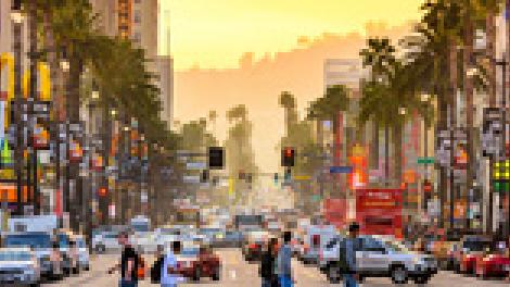 著名的好莱坞大道熙熙攘攘