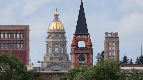 Los ritmos y sonidos de Cheyenne flotan por los espacios abiertos de Wyoming. Escucha ahora.