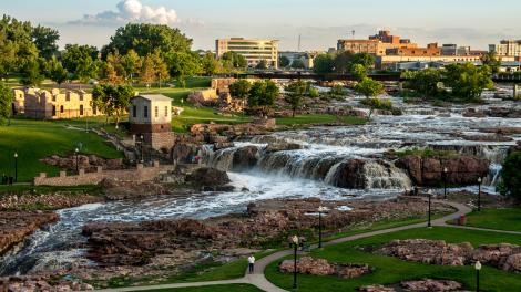 El Big Sioux River a través del Falls Park