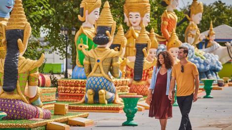 漫步徜徉于斯托克顿柬埔寨佛寺，欣赏寺内 90 多尊手工雕刻的佛像
