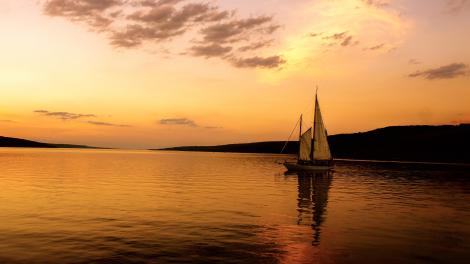 纽约沃特金斯峡谷塞内卡湖日落