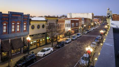 探索市中心 Brick District 街区的魅力