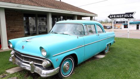 密苏里州 66 号公路上的老爷车