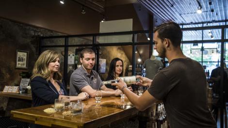 南卡罗来纳州格林维尔的 Dark Corner Distillery 蒸馏酒厂