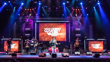 Raiding the Country Vault live performance in Branson 