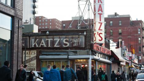 Katz's Delicatessen 餐厅，下东城建于 1888 年的一家百年老店