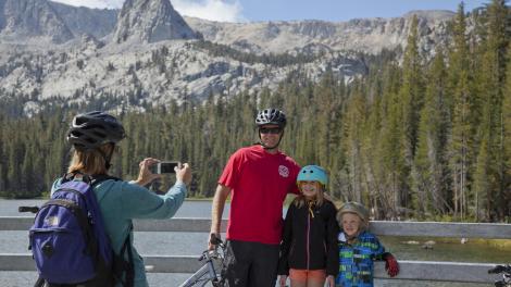 在马麦斯湖盆地和家人一起骑行，留下难忘回忆