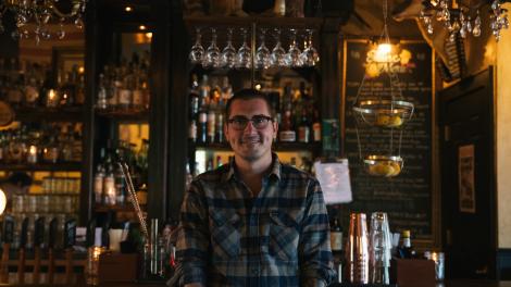 Bernie Brewer's Chalet 酒吧的调酒师