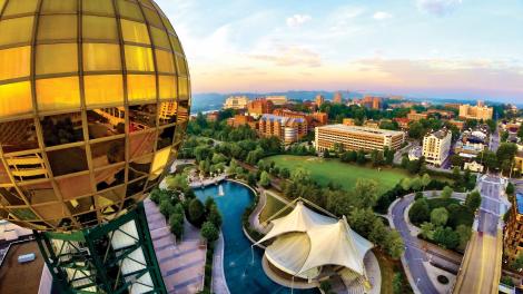 鸟瞰世博会公园的太阳球