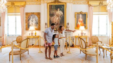 陶醉于特拉华州威尔明顿的内穆尔庄园的奢华内饰，该庄园毗邻宾夕法尼亚州布兰迪万谷。