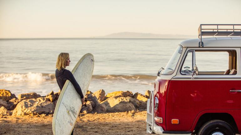 艾玛伍德州立海滩的清晨冲浪之旅