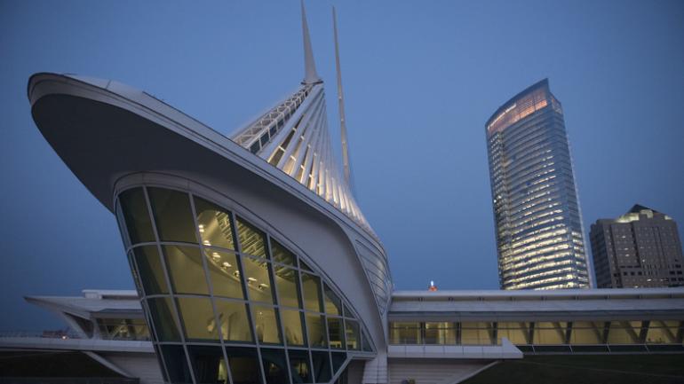 威斯康星州密尔沃基艺术博物馆的黄昏美景