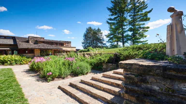 弗兰克·劳埃德·赖特在威斯康星州 Taliesin 居所的外部花园