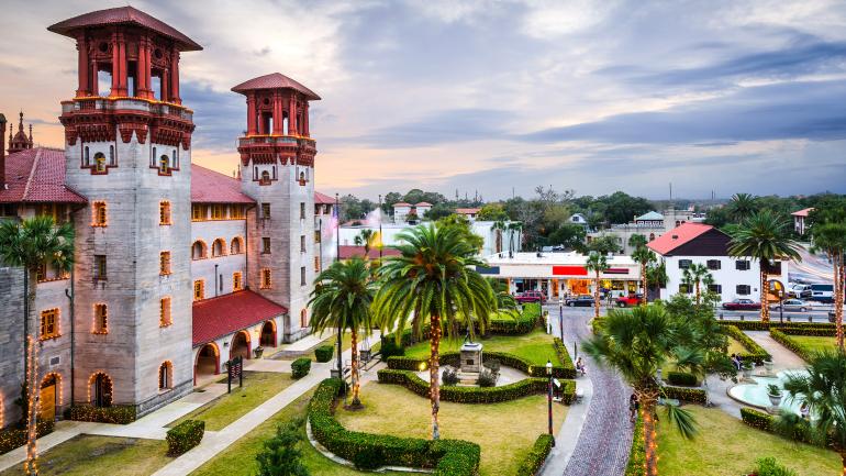 City hall y Alcazar Courtyard en St. Augustine, Florida