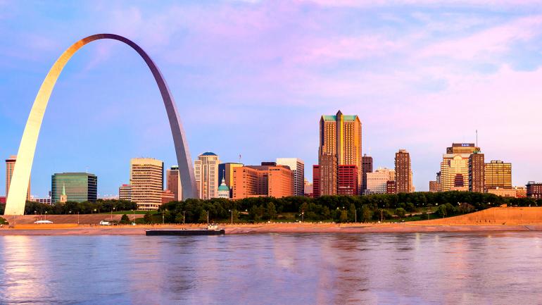 La Gateway Arch est le monument le plus emblématique du paysage urbain de St. Louis