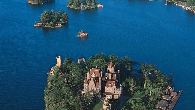 鸟瞰纽约州千岛群岛地区的波特古堡 鸟瞰纽约州千岛群岛地区的波特古堡