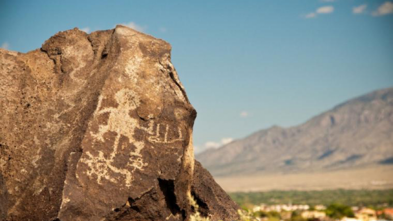Die Felszeichnungen am Petroglyph National Monument sind kein Graffiti, sondern wichtige kulturelle und religiöse Zeitzeugnisse der frühen Kulturen aus dieser Region.