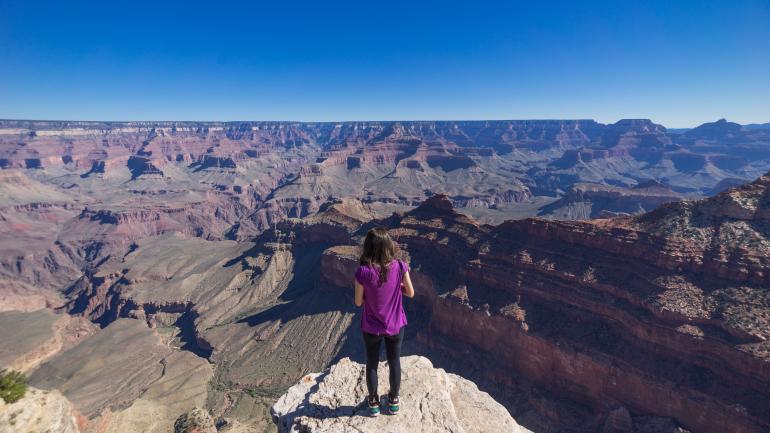 Les sentiers de randonnée ne manquent pas dans le Grand Canyon. Que vous souhaitiez faire une courte promenade facile ou une marche plus difficile vers le fond du canyon, vous trouverez toujours un chemin adapté.