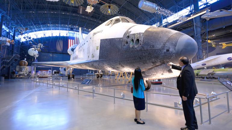 Viewing the Space Shuttle Discovery at The National Air and Space Museum