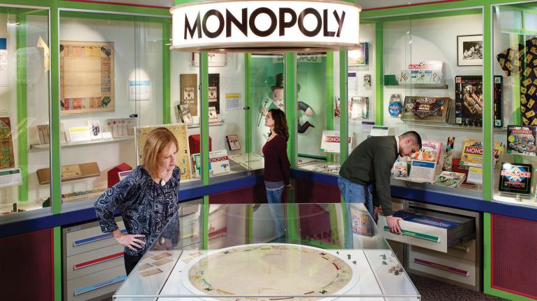 Émerveillez-vous devant le premier jeu de Monopoly, fabriqué à la main 
