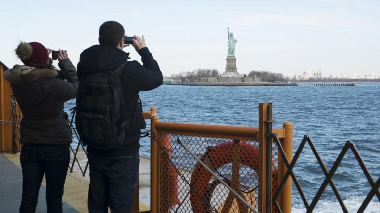 L’emblématique statue de la Liberté photographiée sous toutes les coutures depuis le Staten Island Ferry