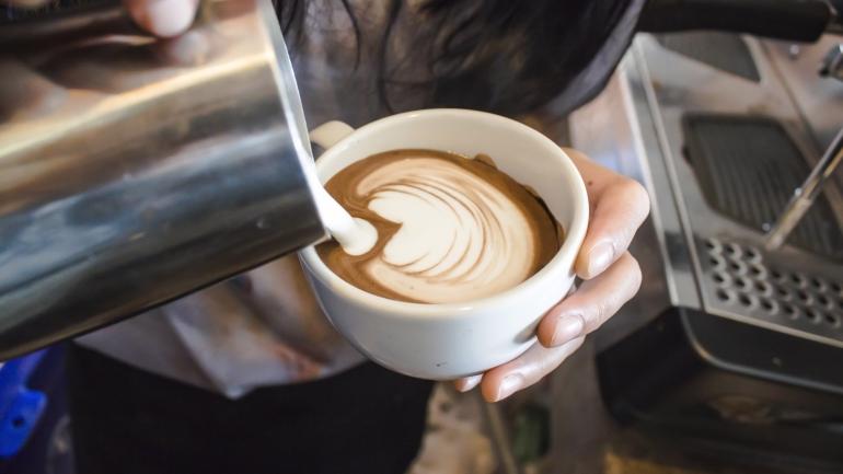 Small World Coffee, ein beliebter Treffpunkt mit gutem Kaffee