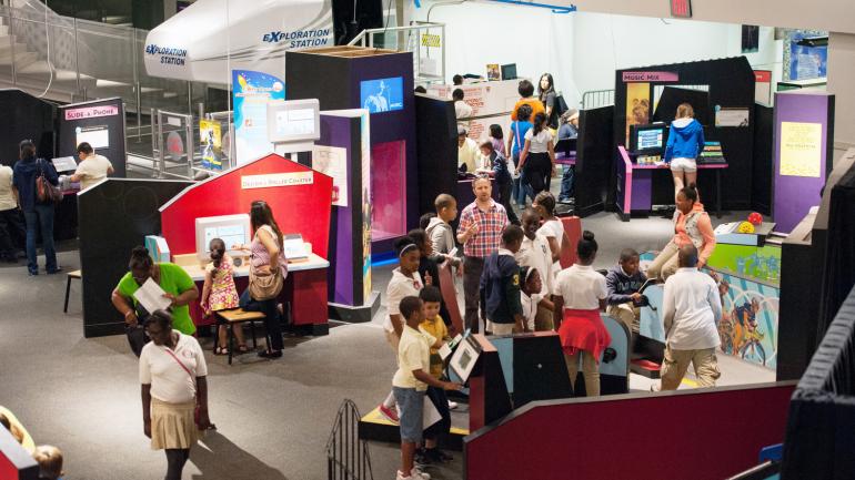 Les expositions interactives passionnantes du musée New York Hall of Science