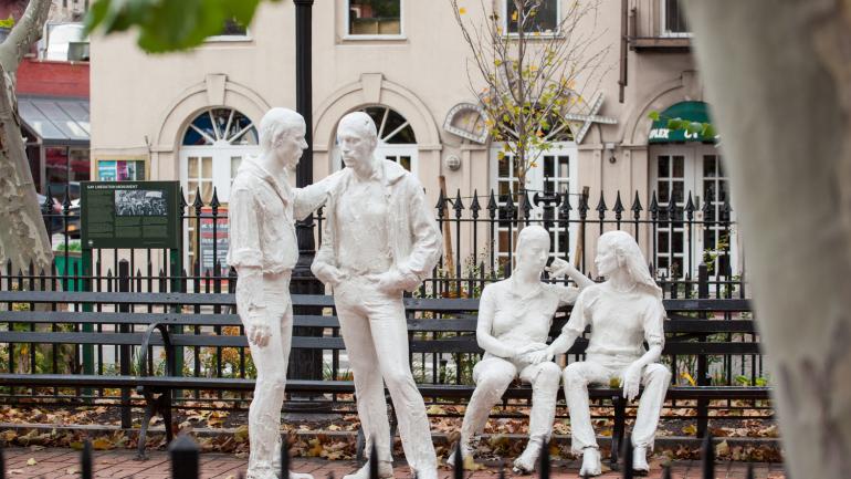 曼哈顿西村 (West Village of Manhattan) 克里斯托弗公园的同性恋解放纪念雕塑 曼哈顿西村 (West Village of Manhattan) 克里斯托弗公园的同性恋解放纪念雕塑