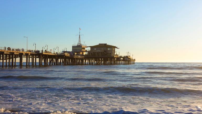 66 号公路的西部终点，加利福尼亚州的圣莫尼卡码头