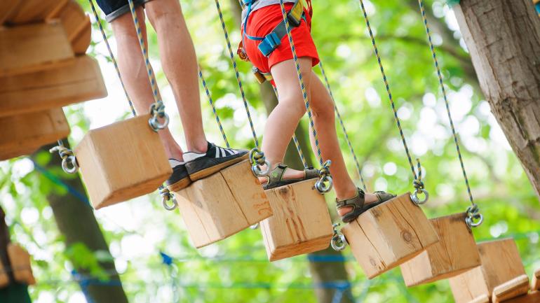 角蟬提供為不同年齡層的人設計的繩索課程