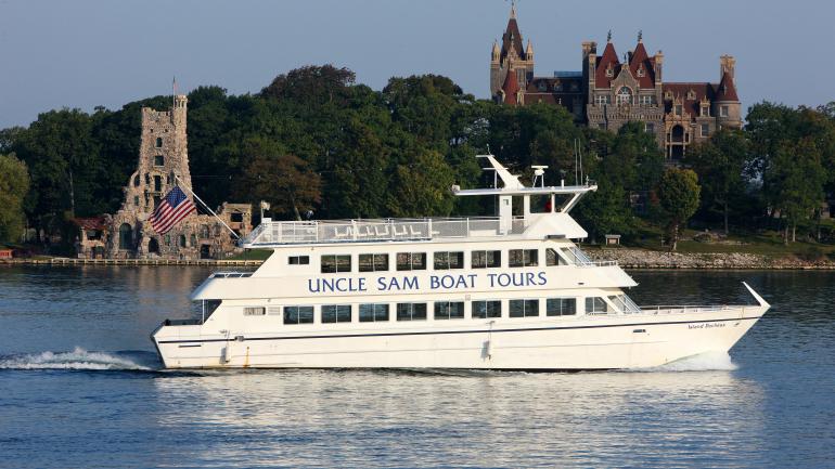 山姆大叔游船之旅路线中的游船