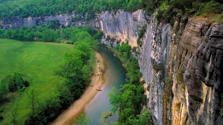 从 Roark Bluff 观景路线上欣赏野牛国家河 从 Roark Bluff 观景路线上欣赏野牛国家河