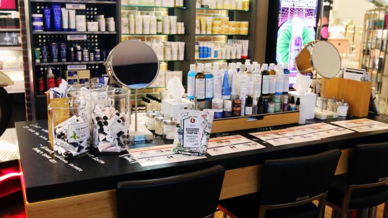 法拉盛梅西百货的美妆区域 法拉盛梅西百货的美妆区域