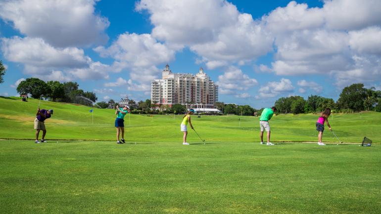 地元のゴルフリゾートのゴルフ練習場