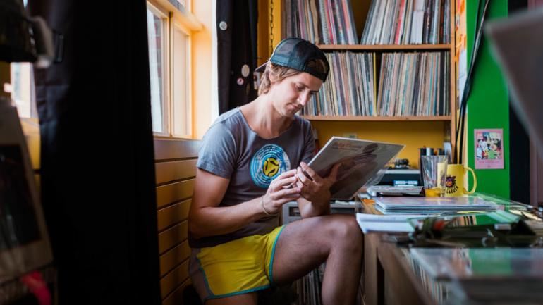 Hitt Records 餐厅里的当地人