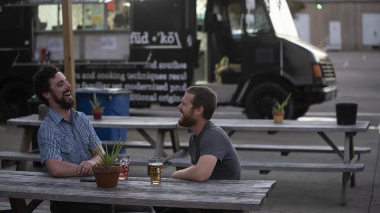 在奥斯汀的美食餐车公园之一随意喝杯啤酒、来点儿美食