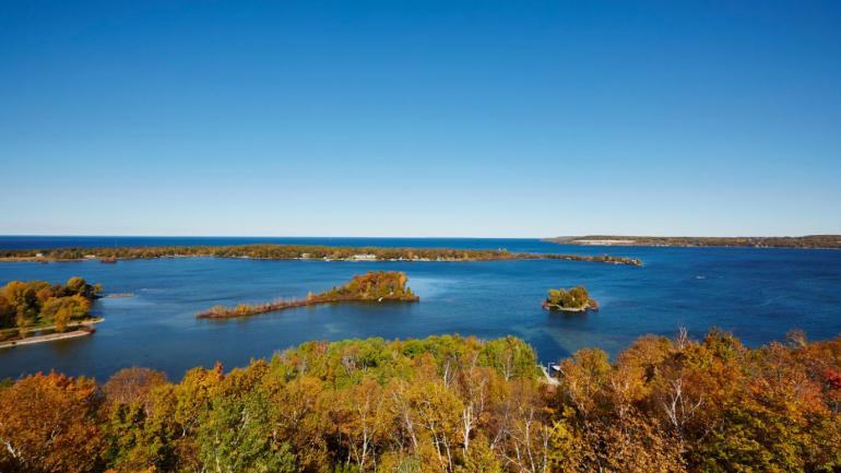 陶醉于美丽秋景