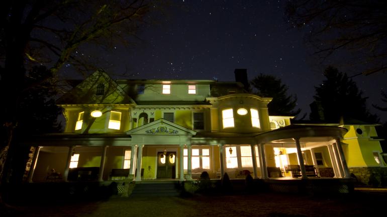 伯恩布雷宅邸，电影《驱魔人》主演琳达·布莱尔称之为“我最喜欢的地方之一”