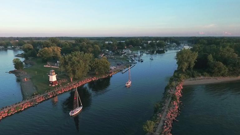 Excursions en bateau sur les eaux calmes du port