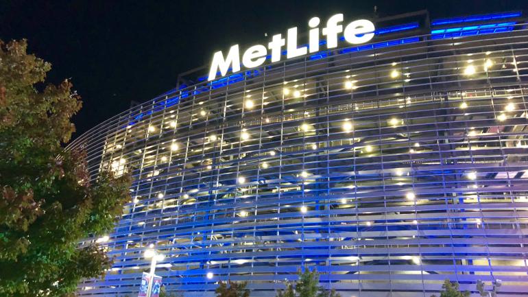 大都会人寿体育场的夜景也十分迷人，这里是美国国家橄榄球联盟纽约喷气机队和纽约巨人队的主场