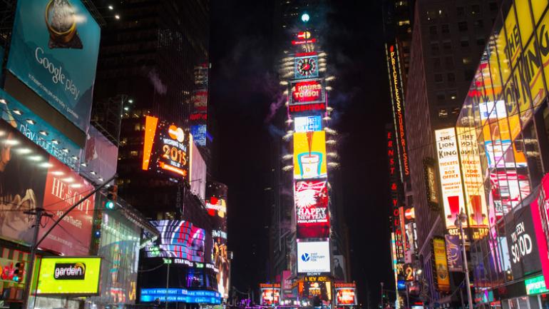 新年前夜著名的“落球”仪式场所——时代广场 新年前夜著名的“落球”仪式场所——时代广场