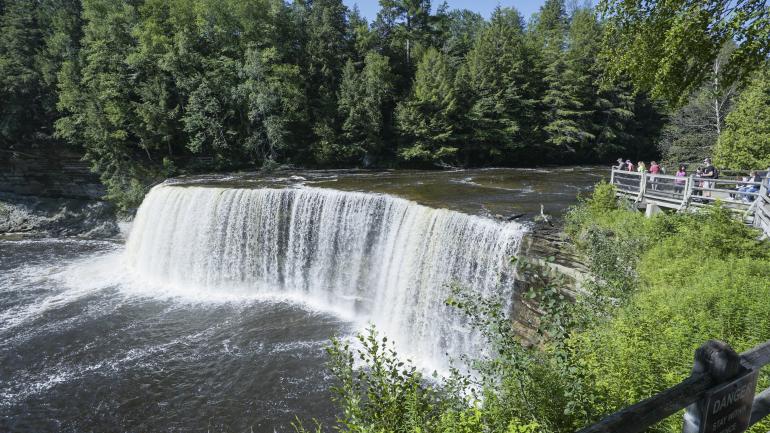 塔库梅隆瀑布州立公园的上瀑布