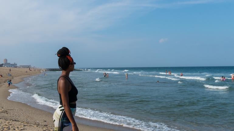 在新泽西州艾斯拜瑞公园市尽享海滩风光