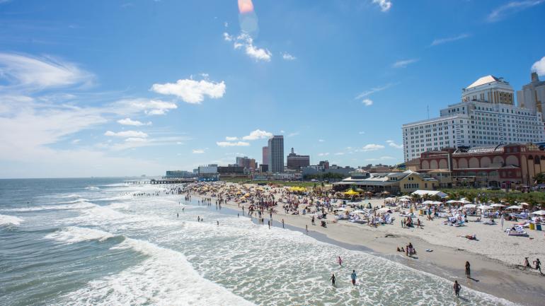 新泽西州大西洋城的海滩和木板路