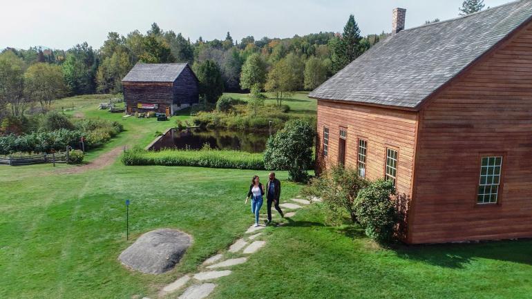 探索普莱西德湖 (Lake Placid) 约翰·布朗农场的州立历史遗址 探索普莱西德湖 (Lake Placid) 约翰·布朗农场的州立历史遗址