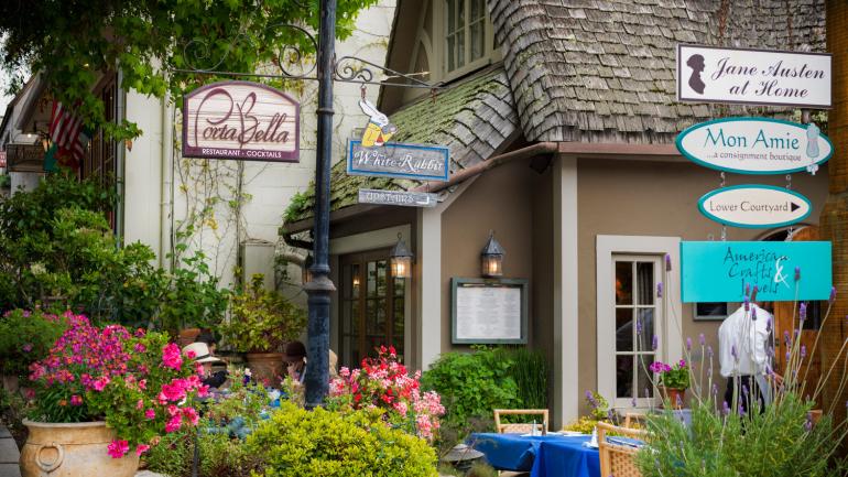 カーメル・バイ・ザ・シーの趣あるショップやレストラン