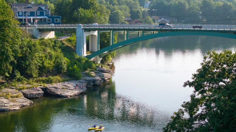 泛舟于风景如画的特拉华河 泛舟于风景如画的特拉华河