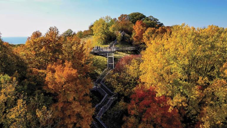 Los árboles del Holland State Park y Mt. Pisgah rebosan de colores otoñales