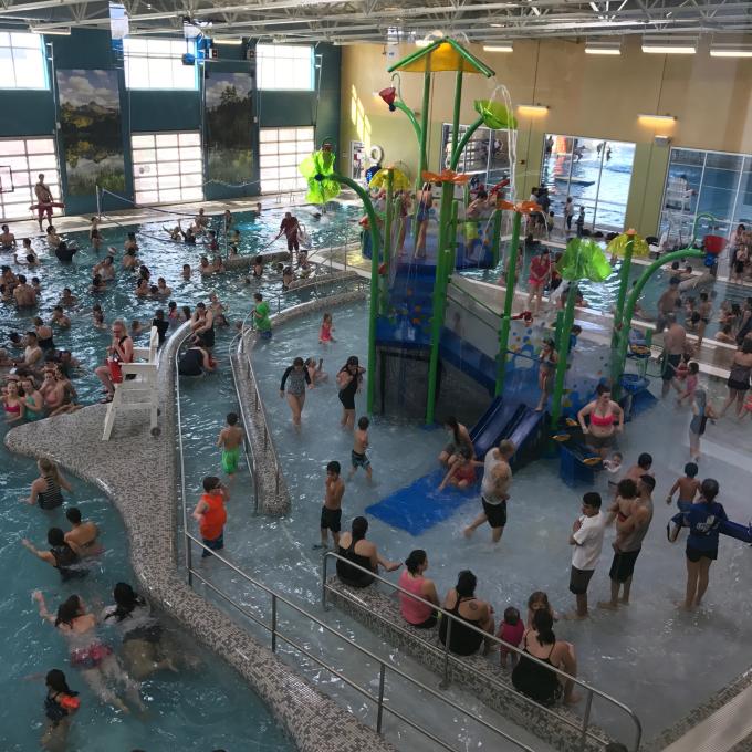 La piscina interior del centro comunitario de Montrose