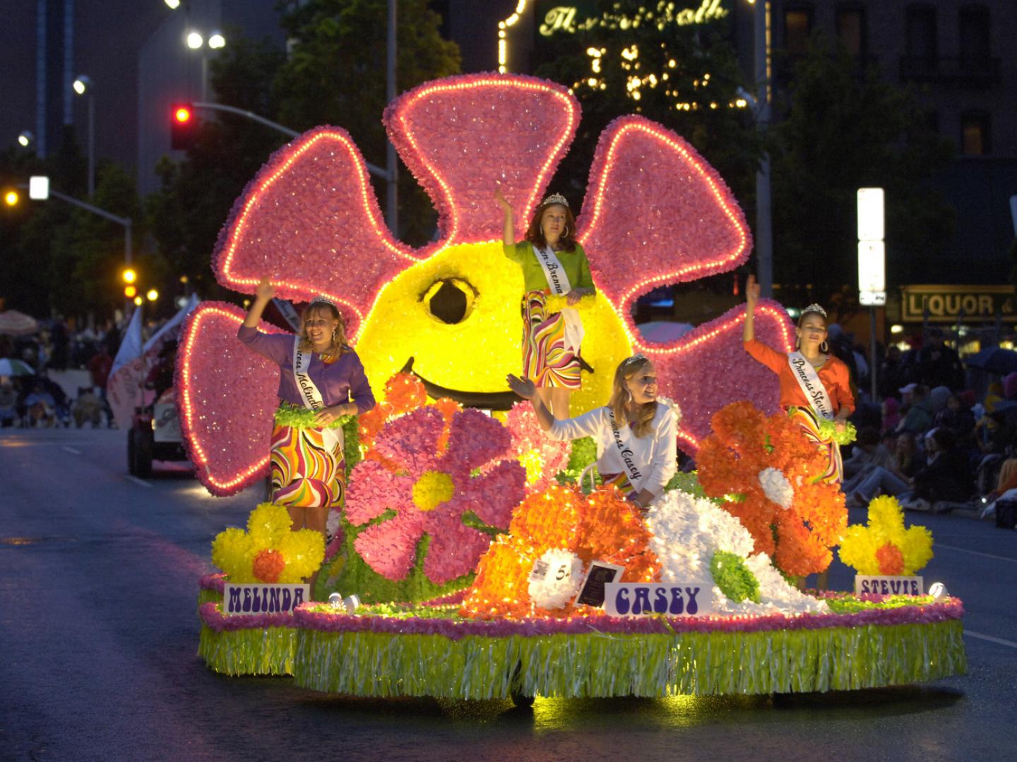 斯波坎丁香花节游行中的花车